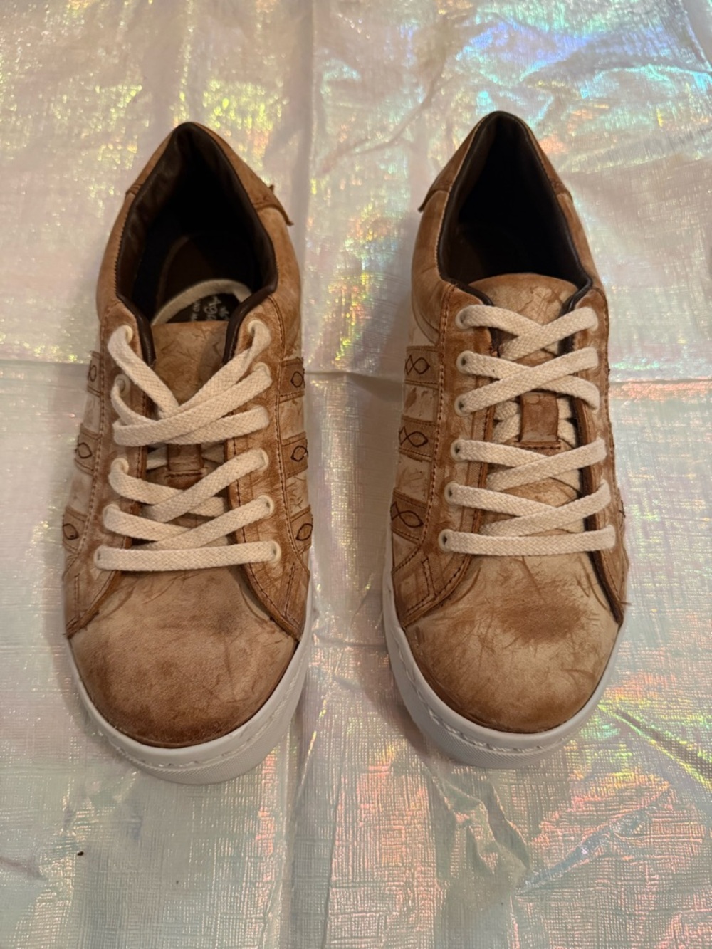 Women's Tan Low-Top Lace-Up Sneakers with Cream Laces

NWOT 
NWOB